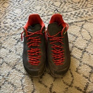 Men’s 8 la sportiva TX guide approach shoe